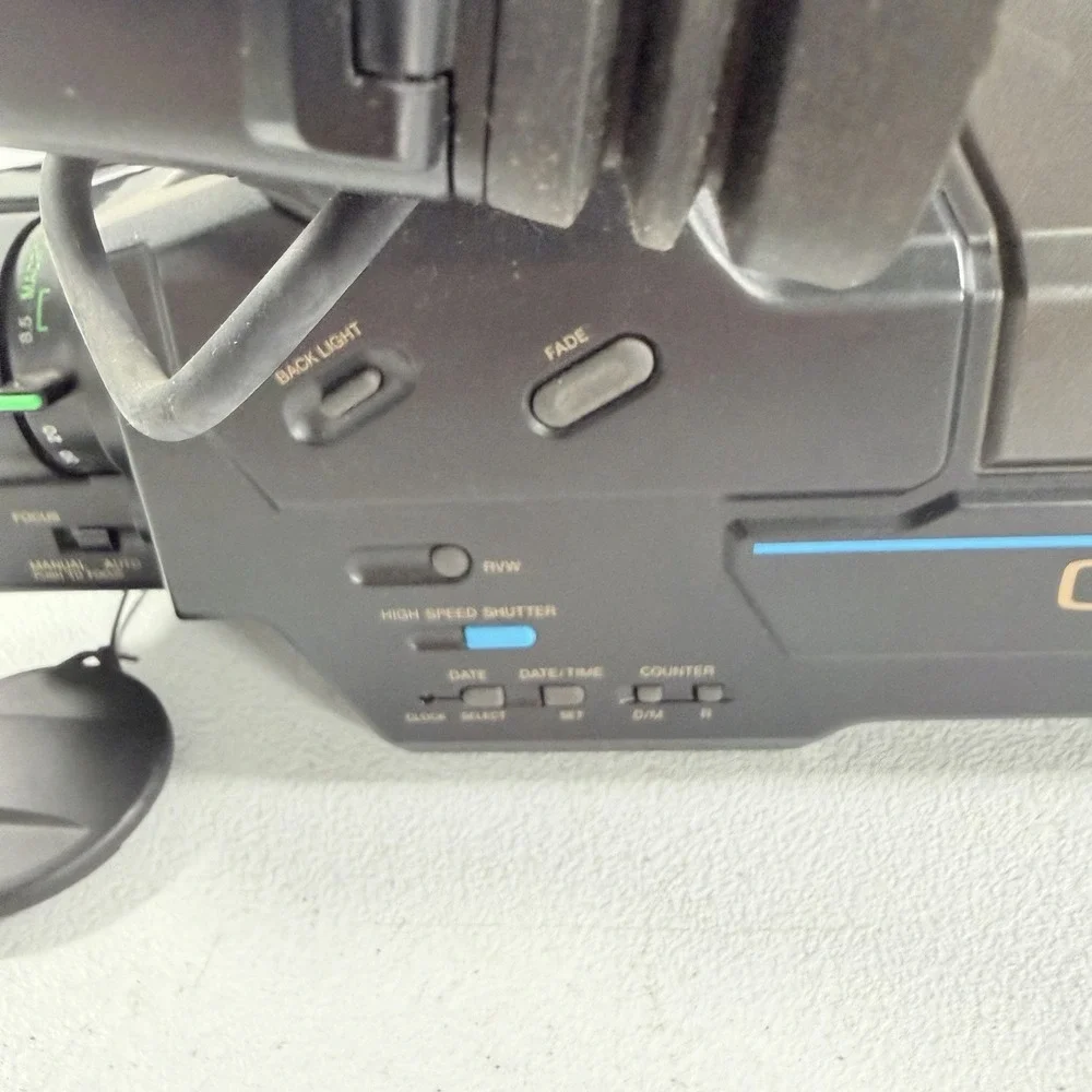 Vintage Panasonic OmniMovie VHS Camcorder PV-320D POWERS ON AS IS READ